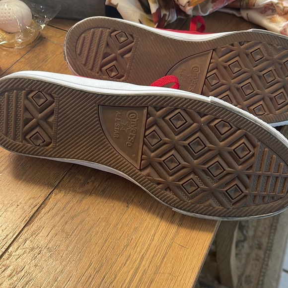 CHUCK TAYLOR MEN’S RED CONVERSE - Picture 2 of 7